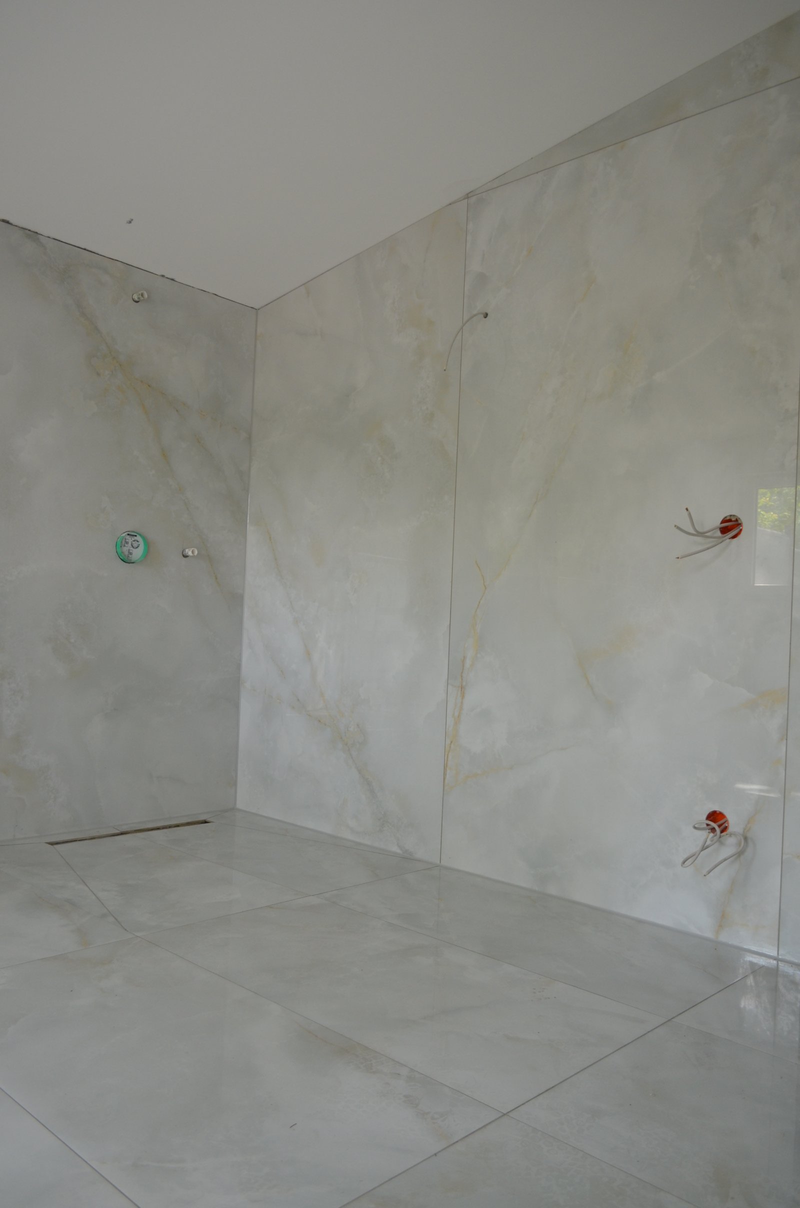 Dusche – Marmoroptik Wandfliesen großformatig